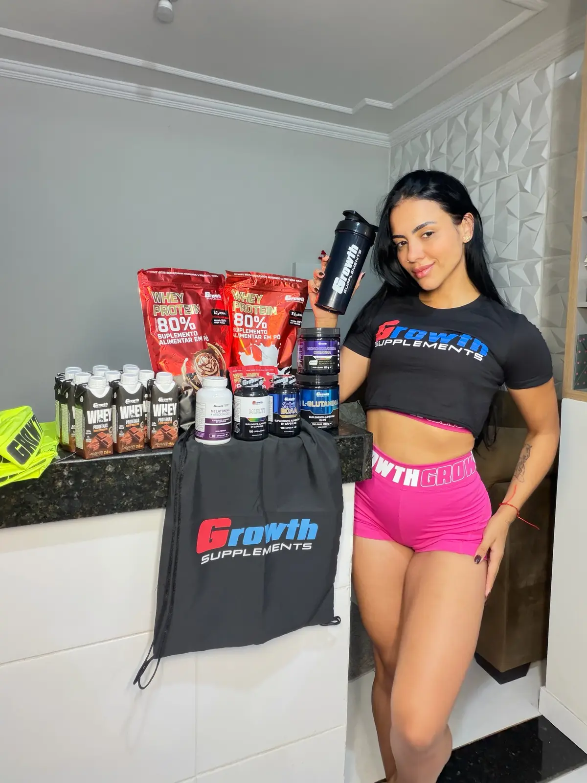 Foto real da Rafaela — coleção Growth completa + Whey 80%